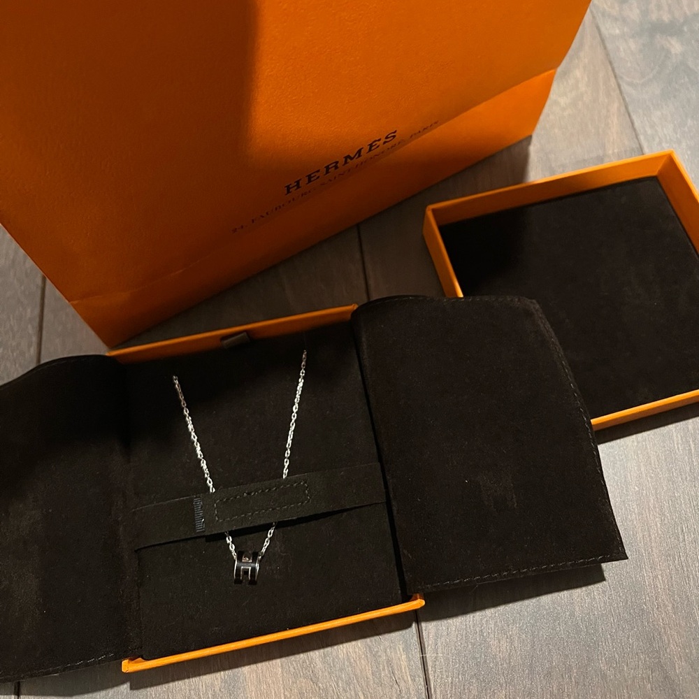 Hermes mini Pop h pendant black